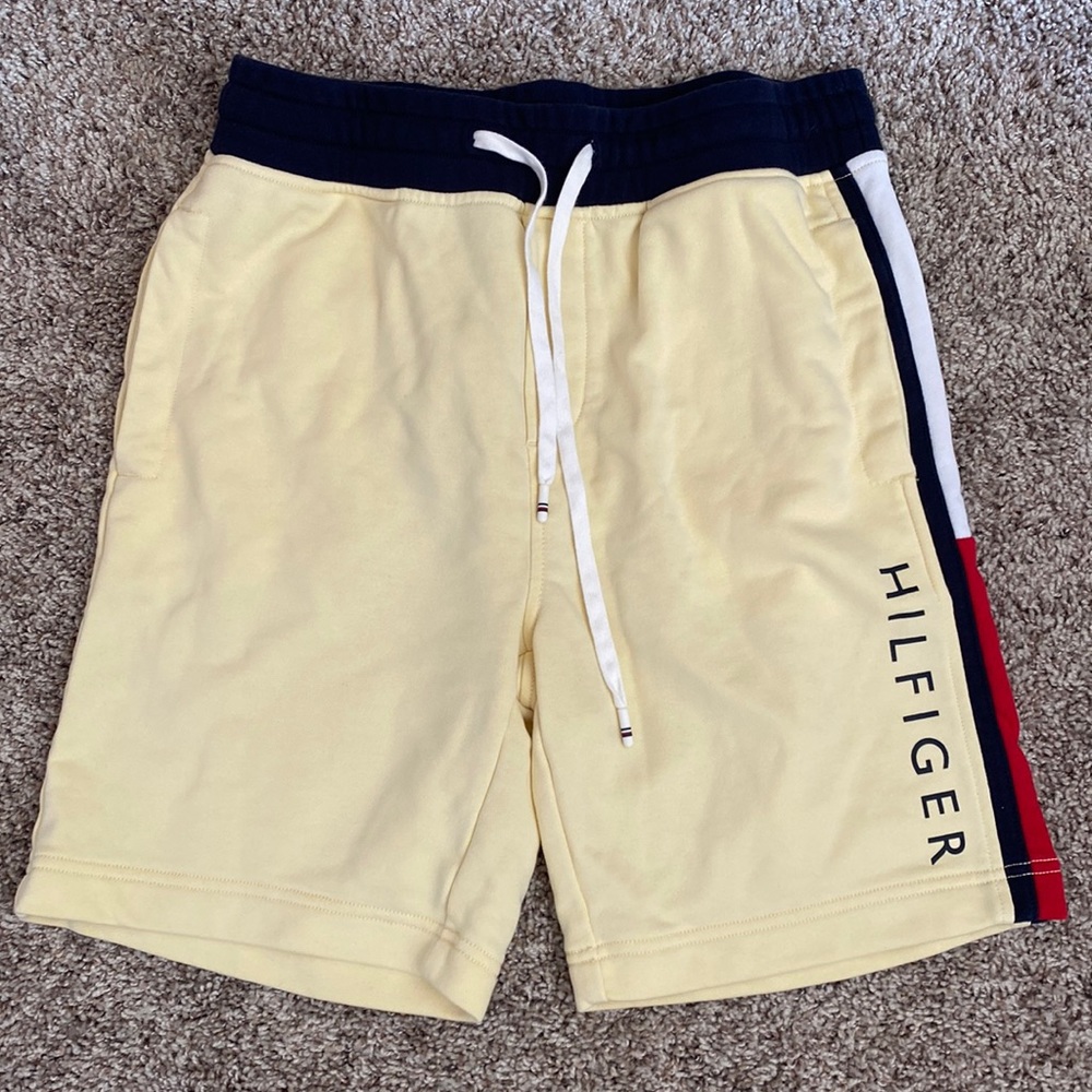 Men’s Tommy Hilfiger Yellow shorts size Small